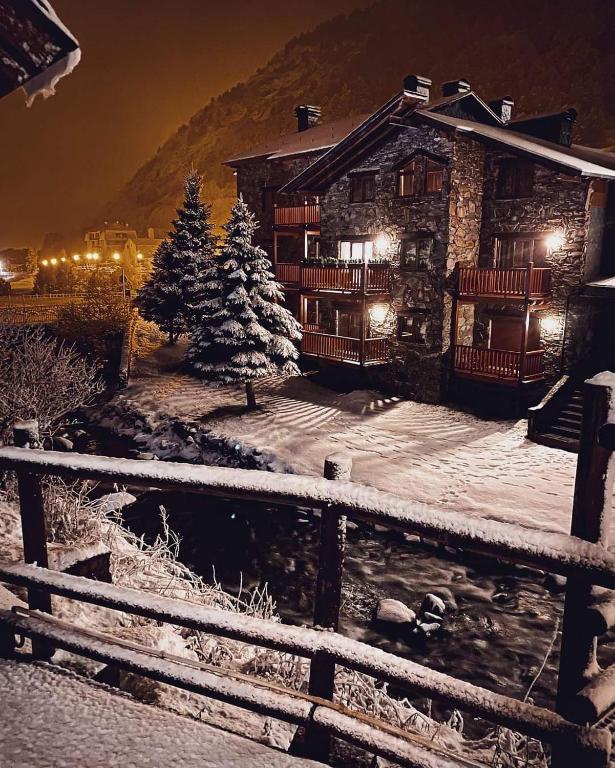 Nespecifikovaný výhled na hory nebo výhled na hory při pohledu z apartmánu
