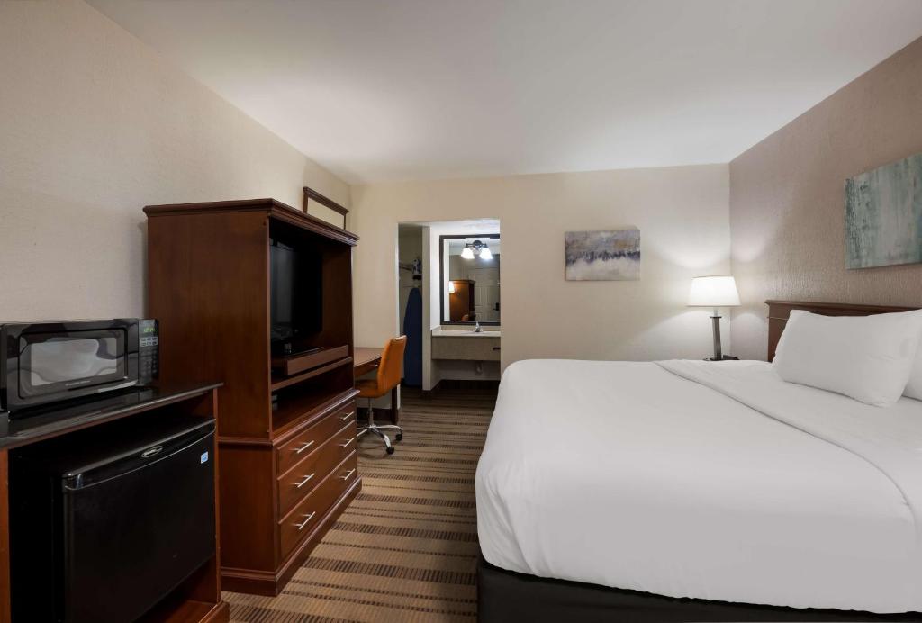 SureStay Plus by Best Western Woodbury Inn - King Room - No Fumadores