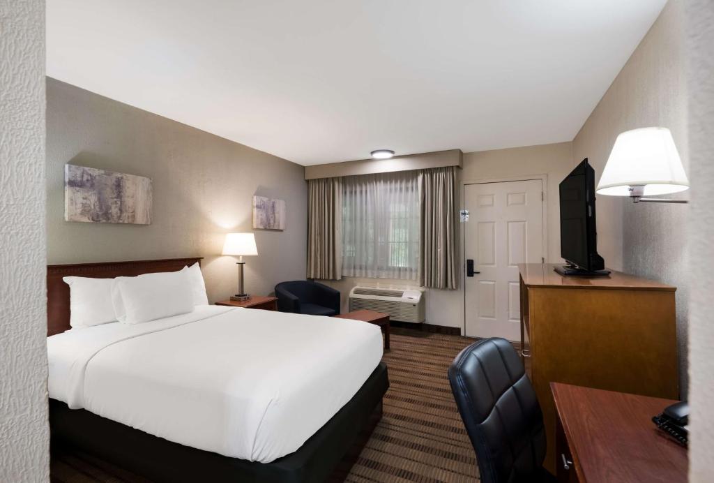 SureStay Plus by Best Western Woodbury Inn - Double Room - No Fumadores