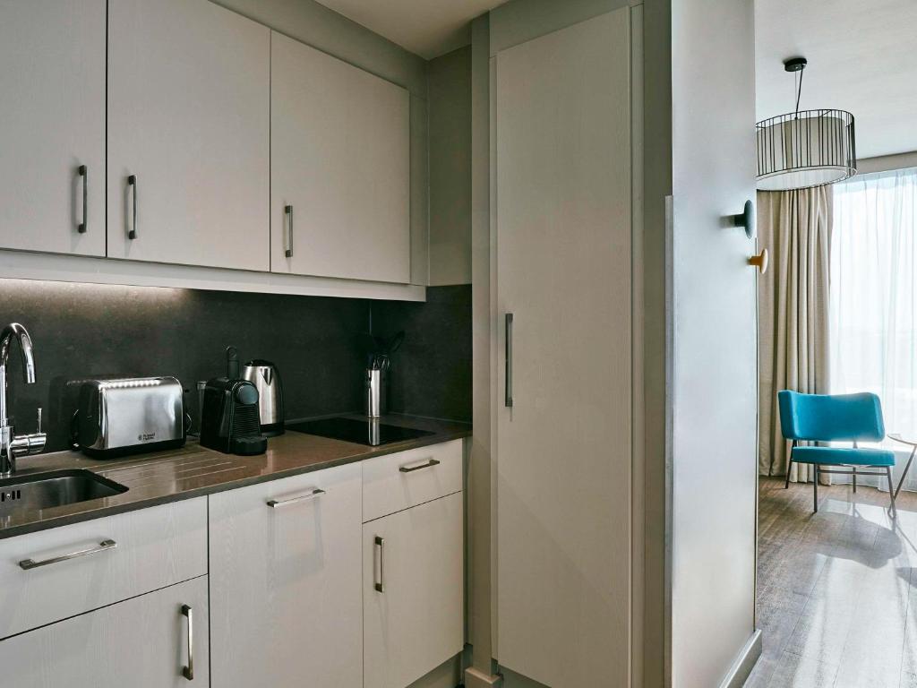 Kuchyň nebo kuchyňský kout v ubytování Aparthotel Adagio Glasgow Central