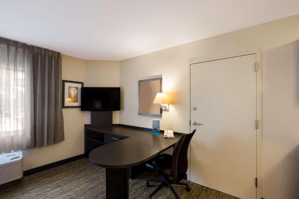 Sonesta Simply Suites St Louis Earth City photo
