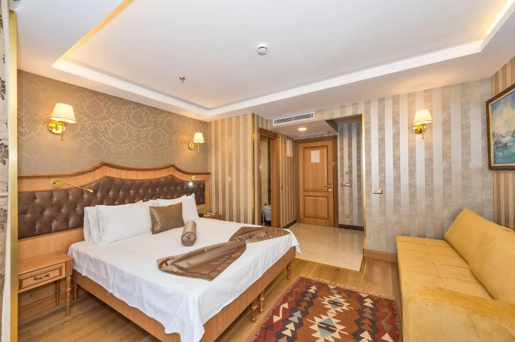 Postel nebo postele na pokoji v ubytování Aprilis Gold Hotel - Special Category