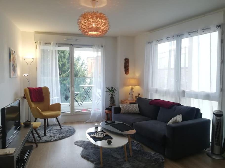 Χώρος καθιστικού στο Spacieux, lumineux, équipé - balcon & parking