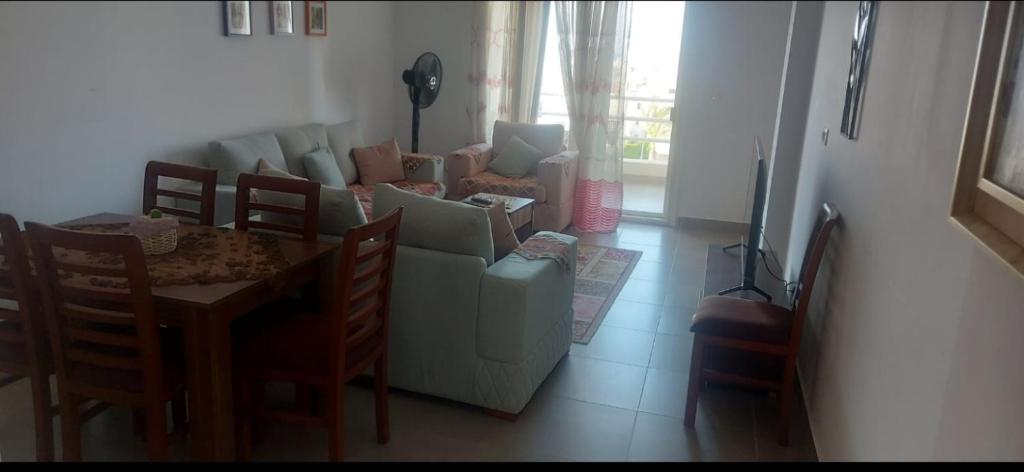 a living room with a couch and a table at قريه امواج الساحل الشمالى in Sīdī ‘Abd ar Raḩmān