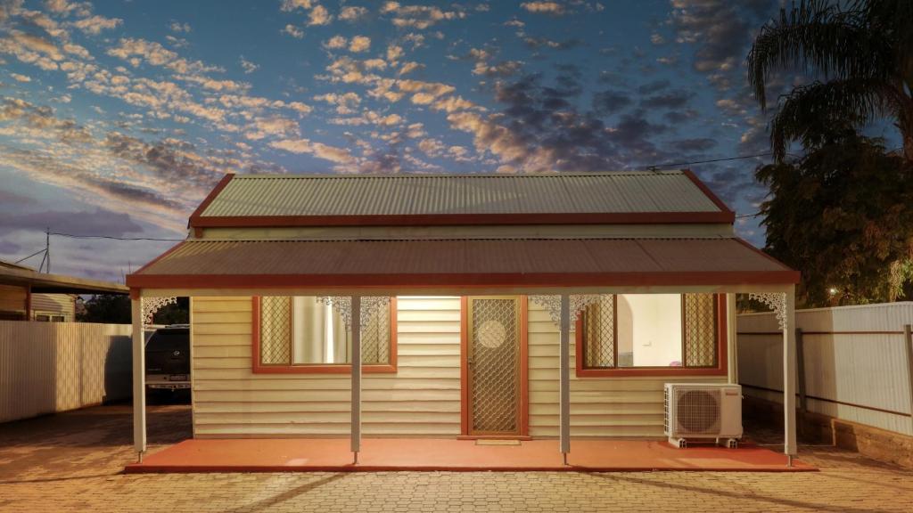 Charles Rasp Motor Inn & Cottages, Broken Hill (updated prices 2025)
