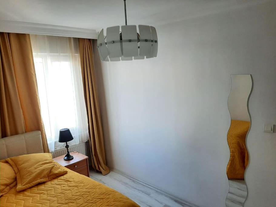 Postel nebo postele na pokoji v ubytování Home for rent in Maltepe