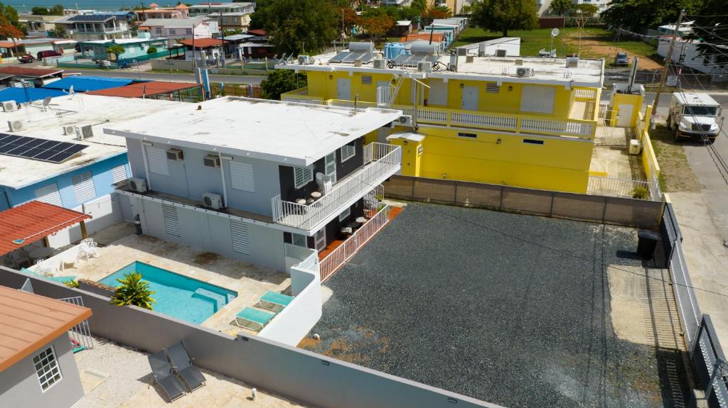 Bazén v ubytování R&V Combate Beach House 1 with Pool nebo v jeho okolí