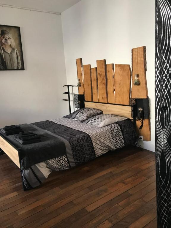 מיטה או מיטות בחדר ב-Chez Franck et Sandra , lit double et lit simple
