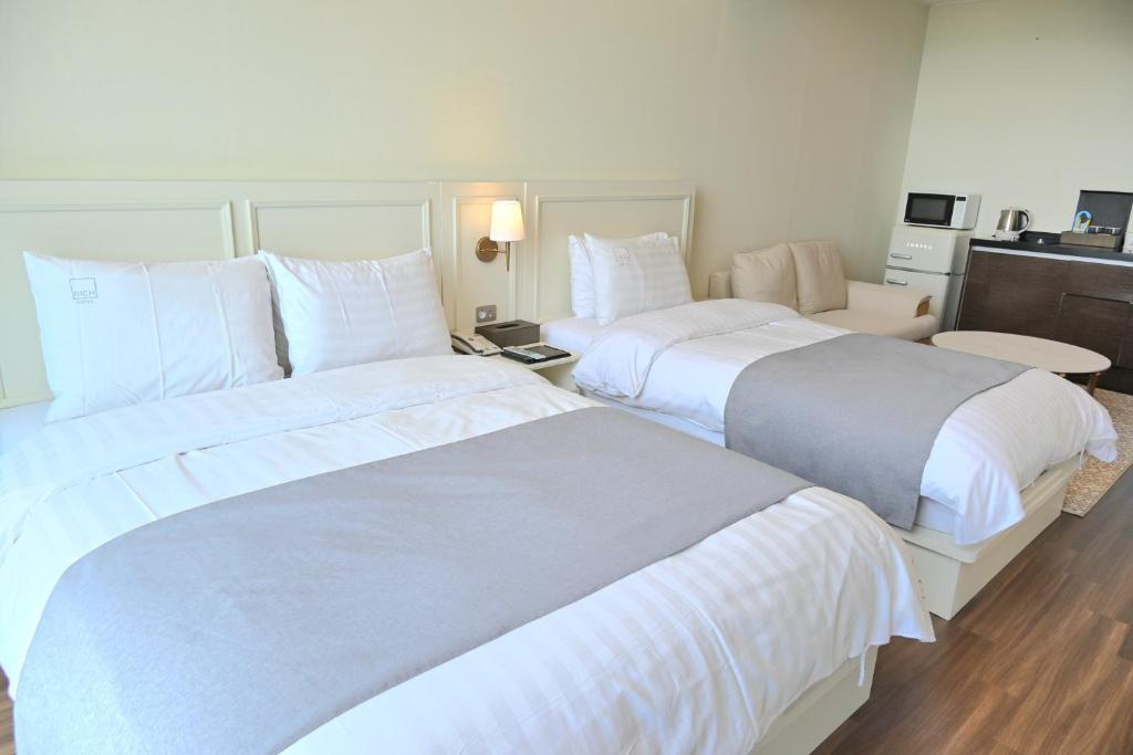 Postel nebo postele na pokoji v ubytování Rich Hotel