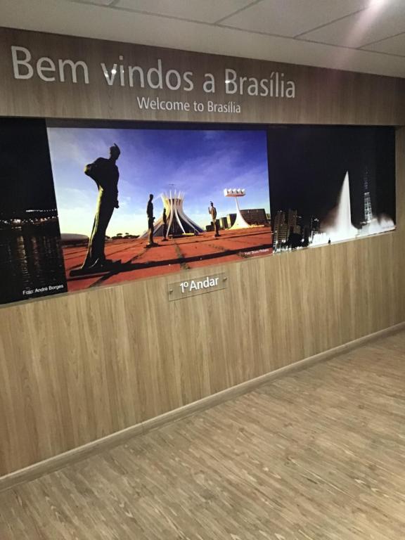 een bord voor Ben Windos een brasilia in een gebouw bij Apart hotel otima localizaçao em Brasilia in Brasilia