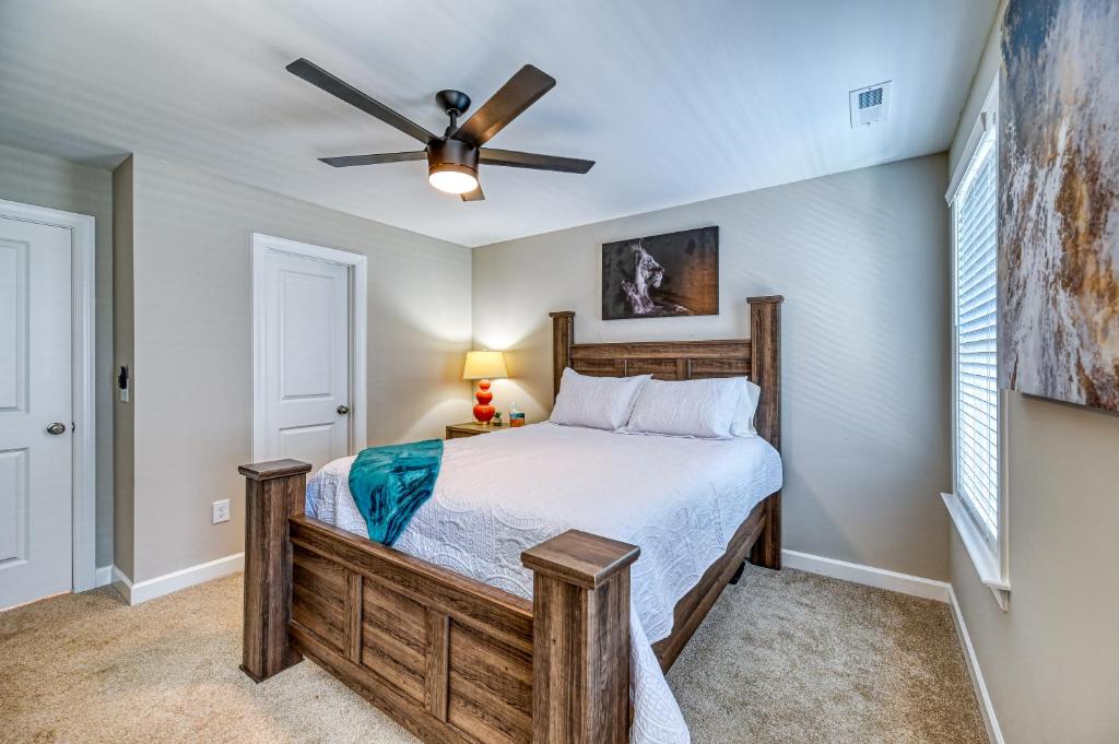 Pet Friendly House with Private Parking & Patio in Downtown Wilmington, NC, Wilmington (updated