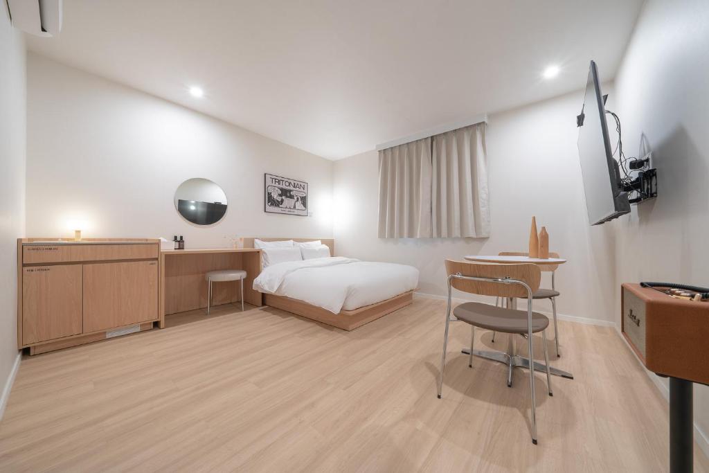Postel nebo postele na pokoji v ubytování Aank Hotel Ilsan