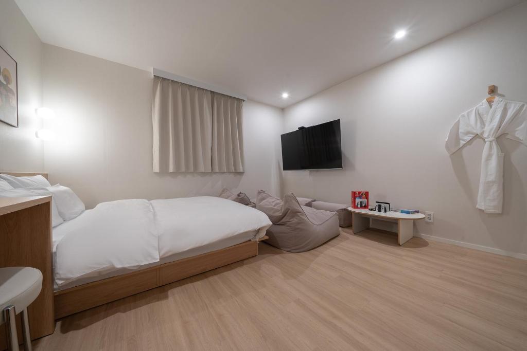 TV a/nebo společenská místnost v ubytování Aank Hotel Ilsan