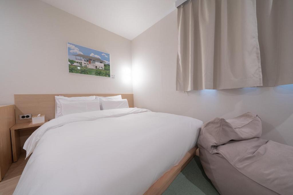 Postel nebo postele na pokoji v ubytování Aank Hotel Ilsan