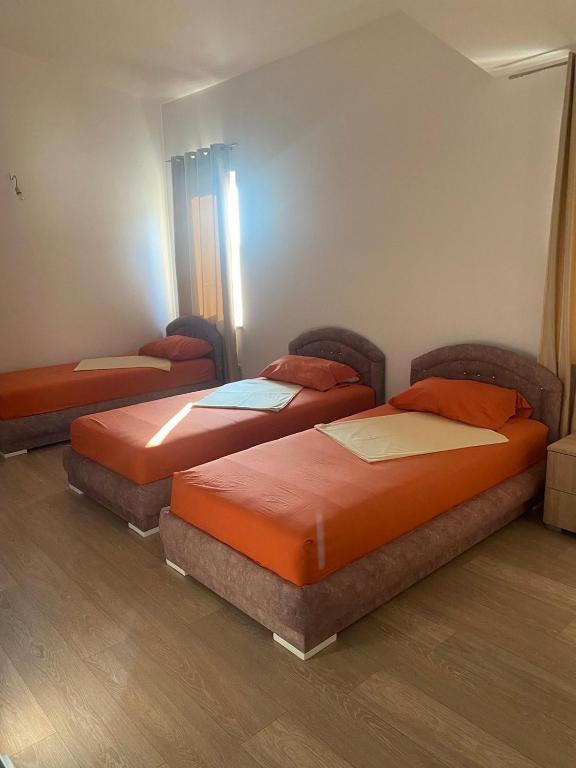 Voodi või voodid majutusasutuse Apartmani590 toas