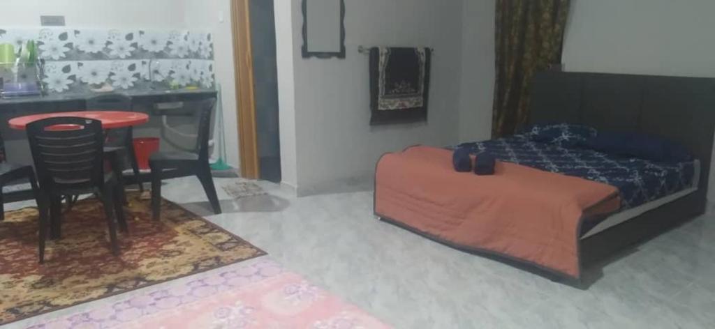 Postel nebo postele na pokoji v ubytování Ema roomstay