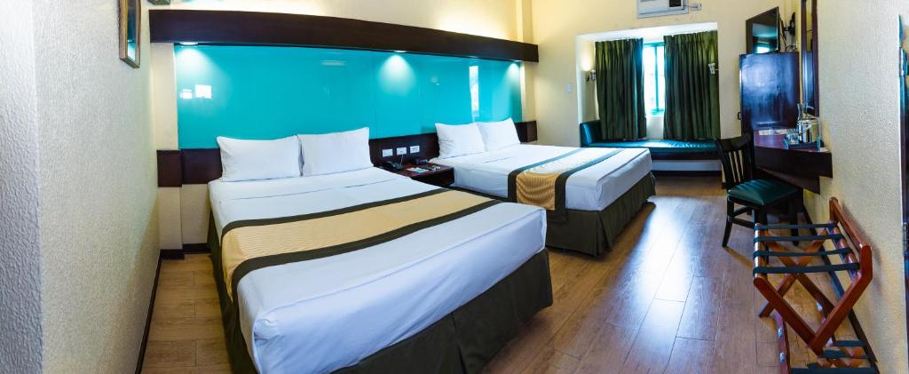 Postel nebo postele na pokoji v ubytování Microtel by Wyndham Cabanatuan