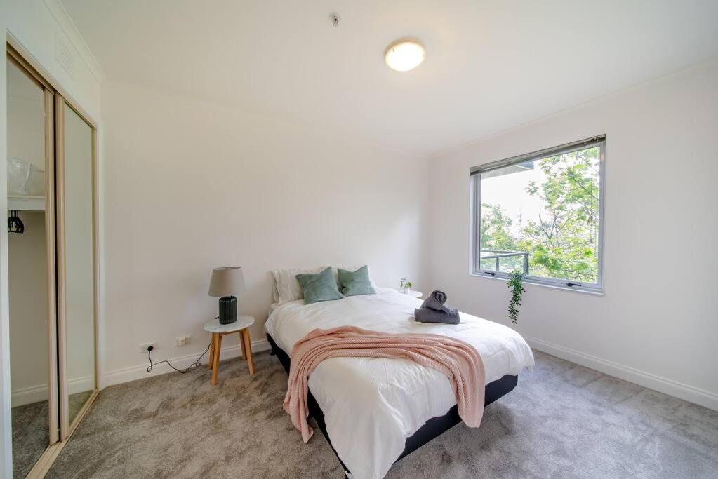 Beautiful 2 brs in CBD with free parking (TF4922), Melbourne (updated
