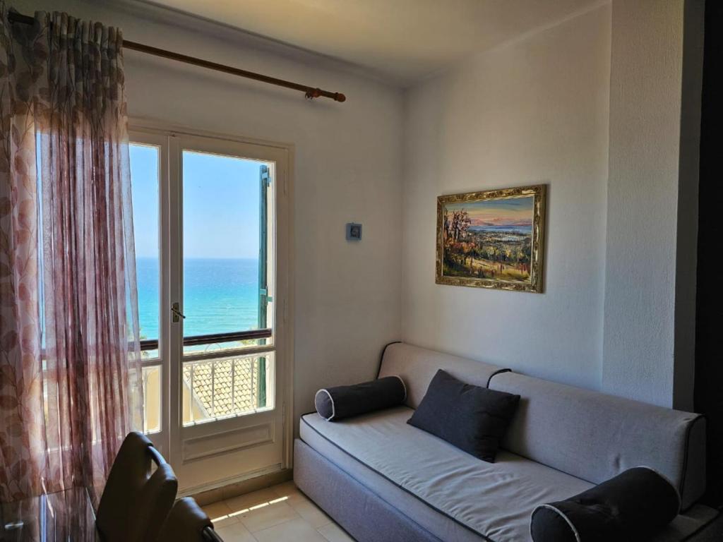 Posteľ alebo postele v izbe v ubytovaní Glyfada Apartment 91