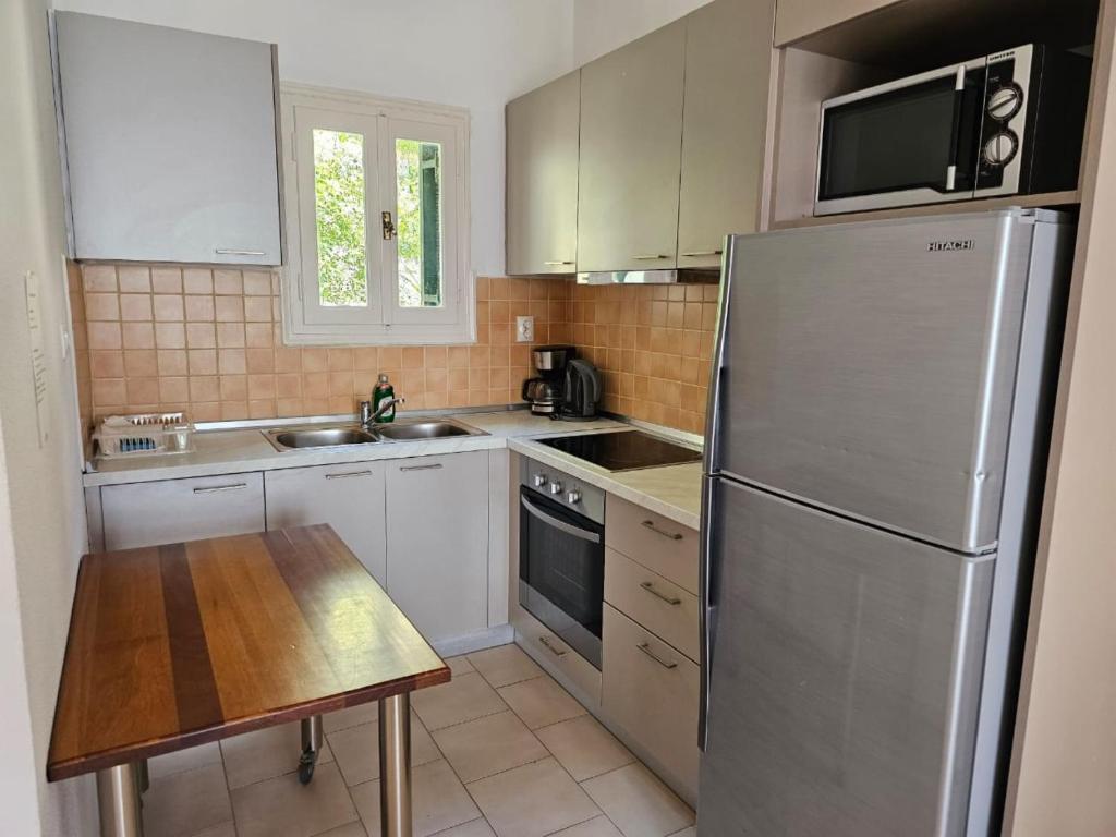 Kuchyňa alebo kuchynka v ubytovaní Glyfada Apartment 91