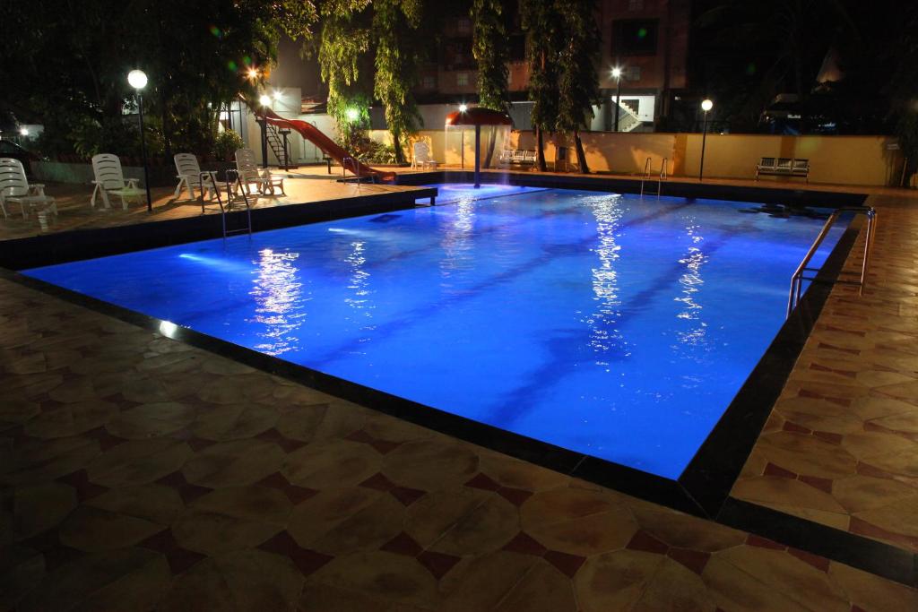 Bazén v ubytování Hotel Ravikiran Alibaug nebo v jeho okolí