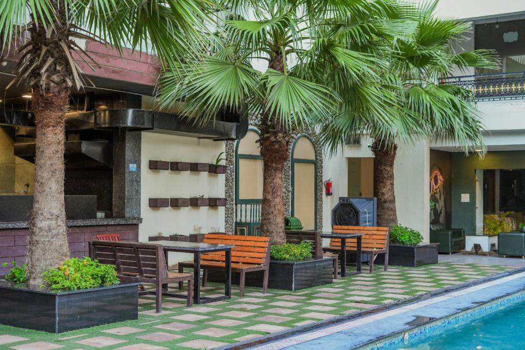 Bazén v ubytování Hotel Escala By Levelup nebo v jeho okolí