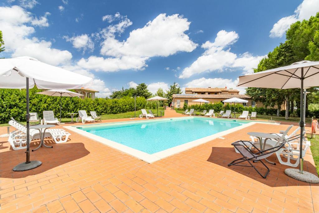 Family Apartments With Pool Near Volterra - Happy Rentals - Housity