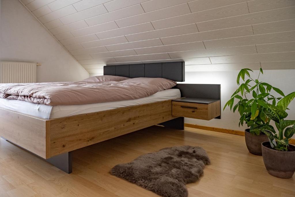 En eller flere senge i et værelse på Große Ferienoase mit Burgbergblick (ideal für Familien)