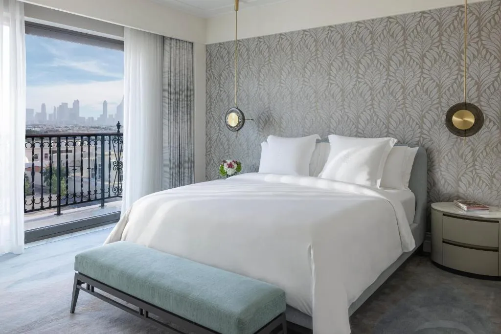 Sea View Suite king bed