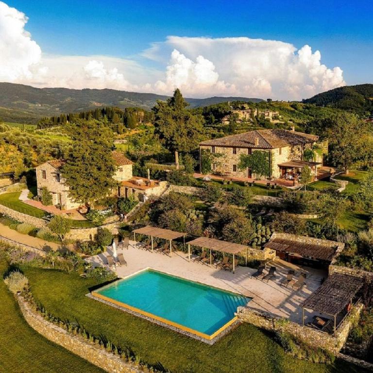 The swimming pool at or close to La Pietra Del Cabreo