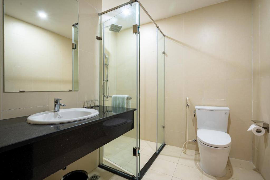 Phòng Deluxe Giường Đôi Có Ban Công