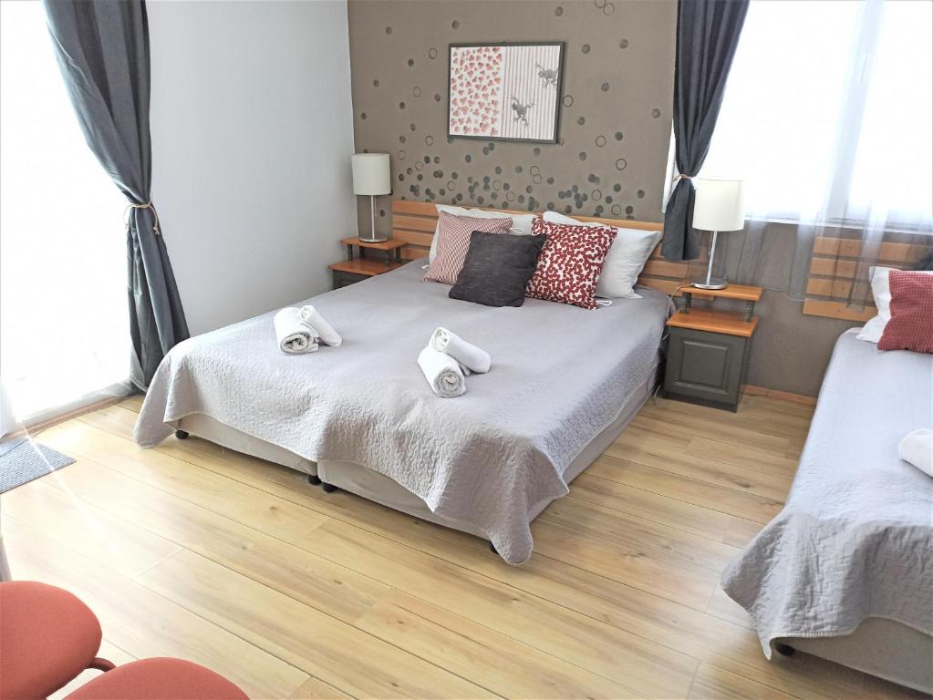 A bed or beds in a room at Guest House Sunflowers