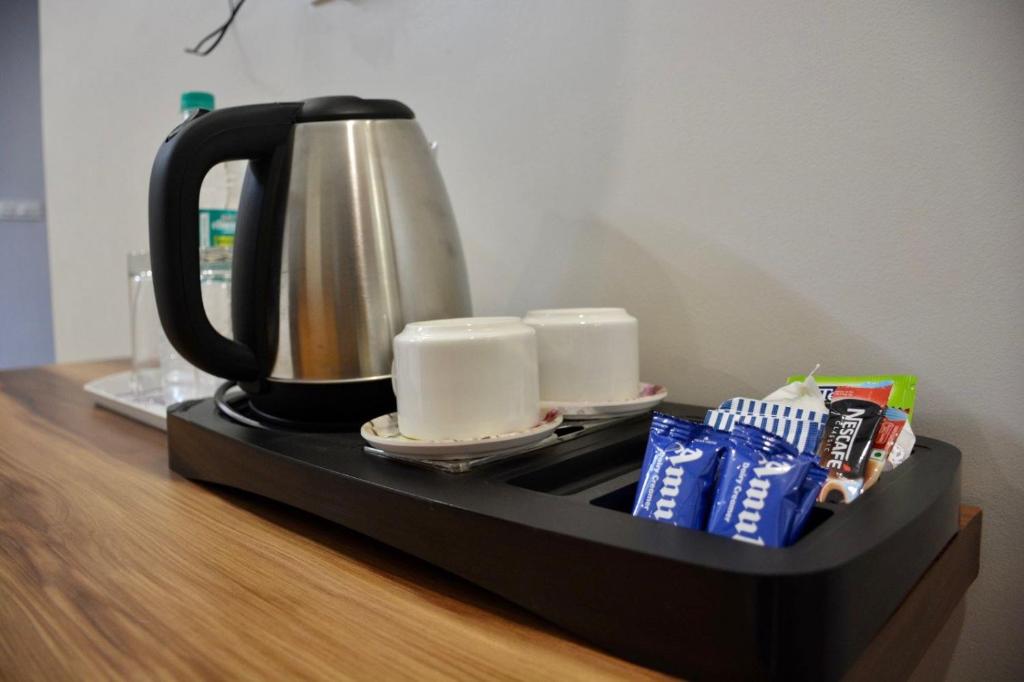 Удобства за правене на кафе и чай в Hotel Royal Residency