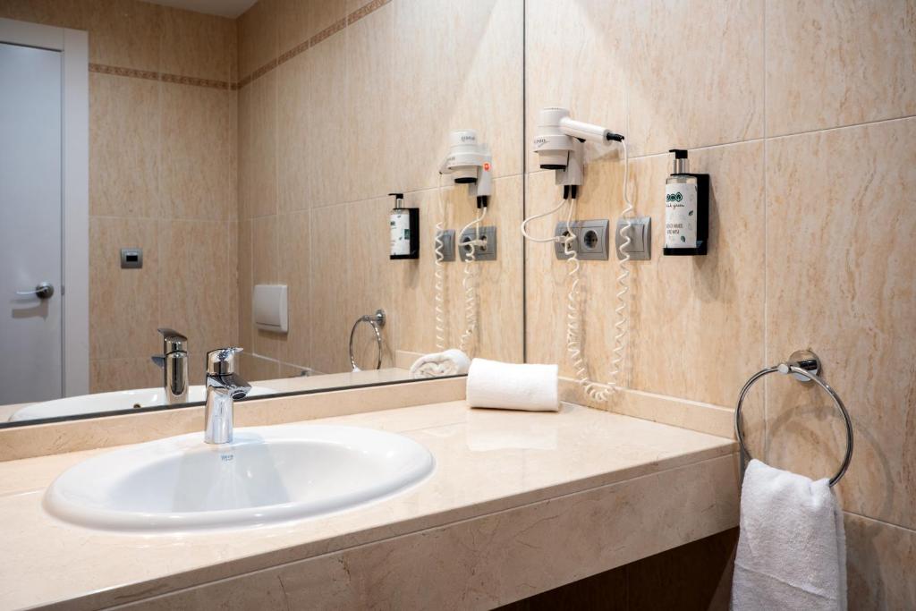 Hotel Piramide Salou, Salou – Updated 2023 Prices