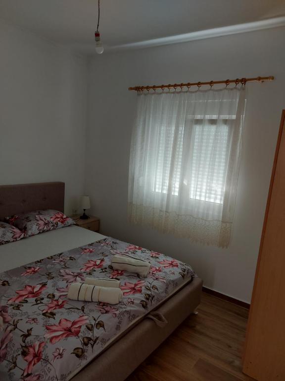 Postel nebo postele na pokoji v ubytování Crni Bor Sutomore