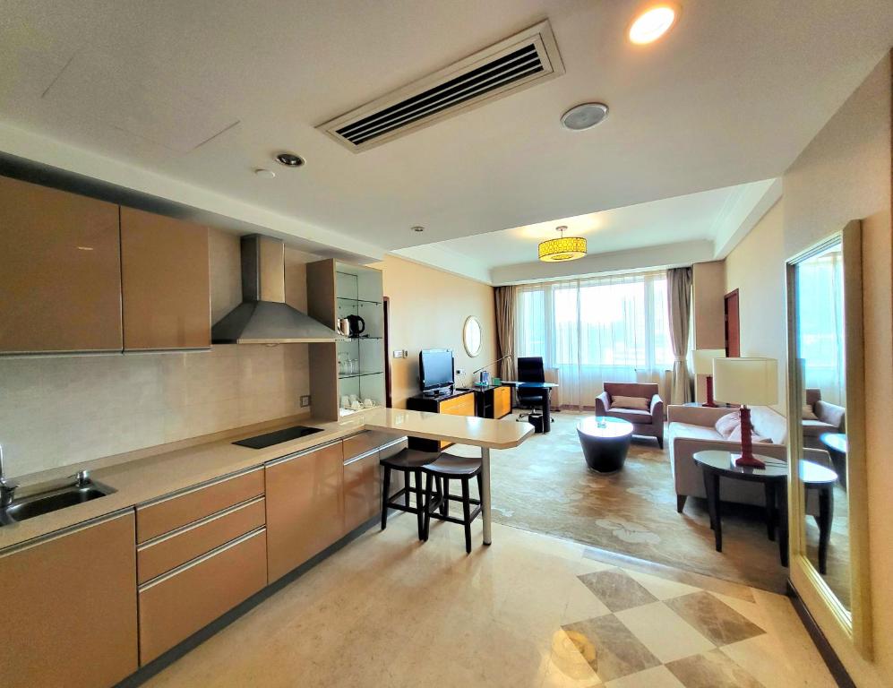 Kuchyň nebo kuchyňský kout v ubytování Tianjin Saixiang Hotel