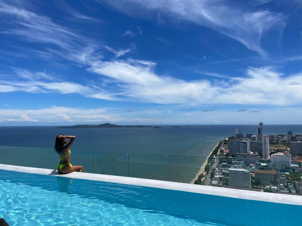 Bazén v ubytování Copacabana jomtien beach high floor nebo v jeho okolí