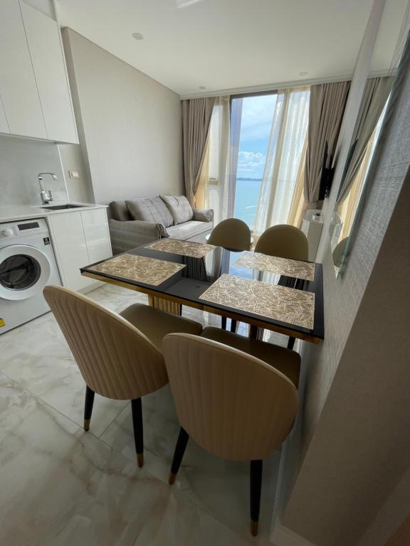 Kuchyň nebo kuchyňský kout v ubytování Copacabana jomtien beach high floor