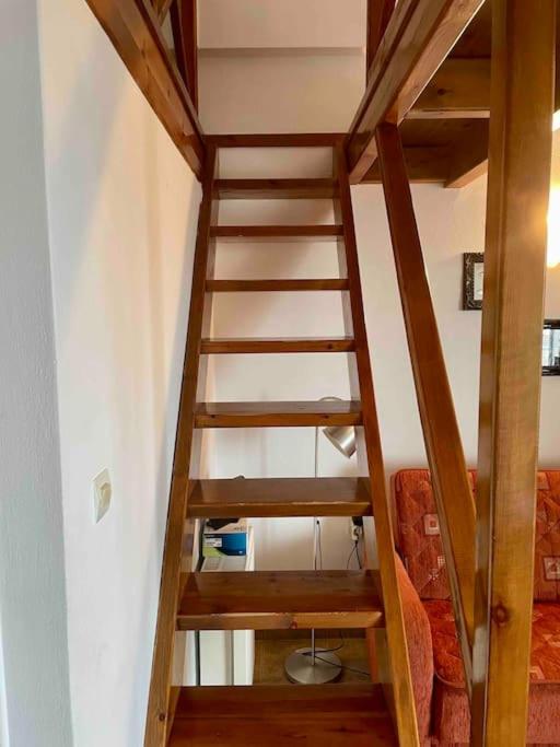 Palanda nebo palandy na pokoji v ubytování Studio in Nea Styra