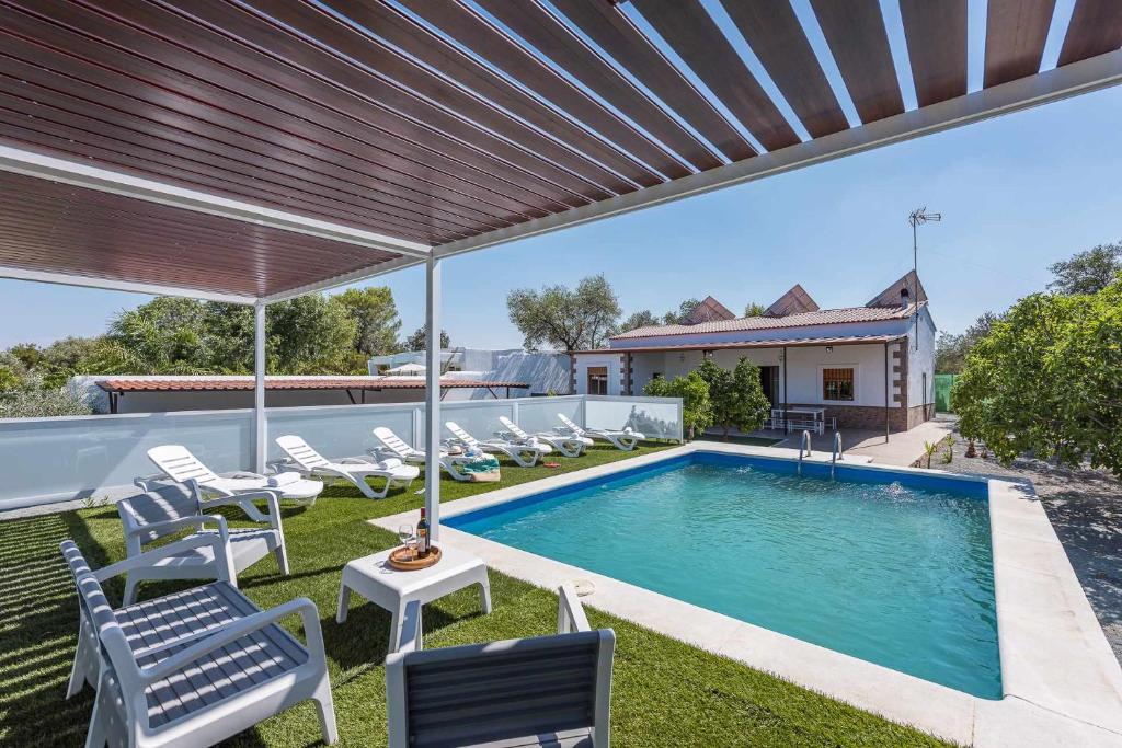 Casa Rural Adalid Campiña de Sevilla، لا بويبلا دي كازالا ...