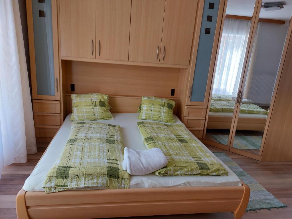 Posteľ alebo postele v izbe v ubytovaní Pension Maier