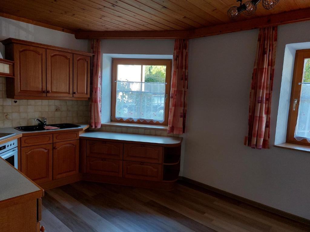 Kuchyňa alebo kuchynka v ubytovaní Pension Maier