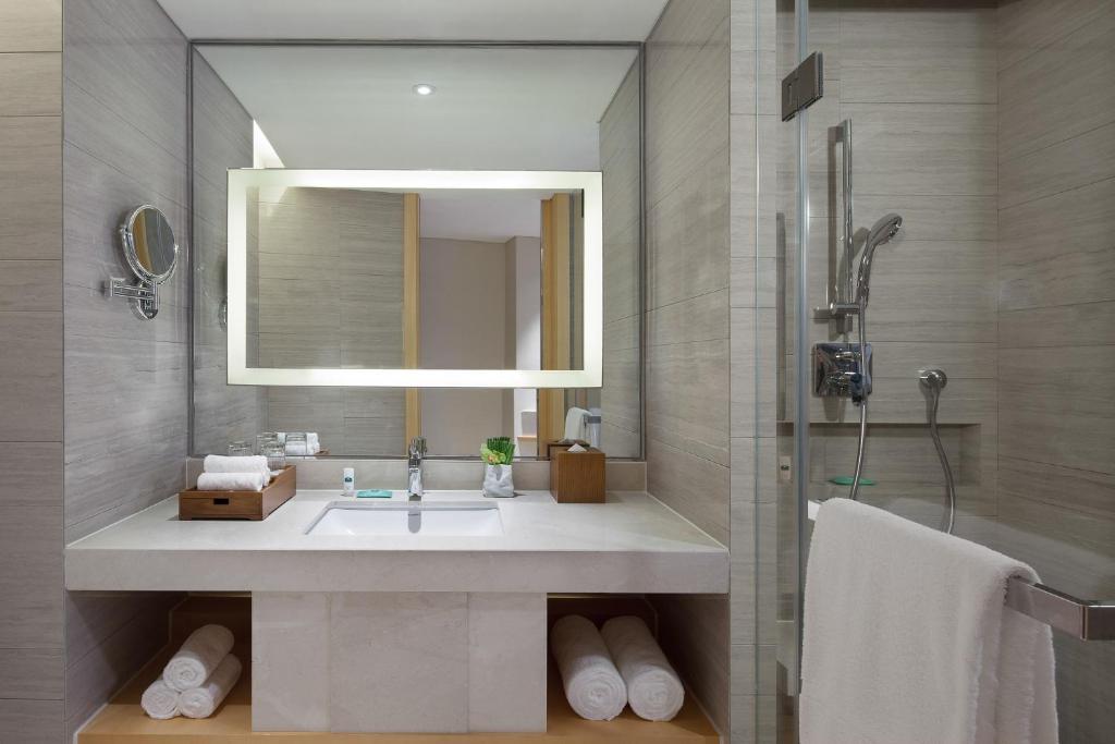 Courtyard by Marriott Hangzhou Qianjiang - Guest Room, Guest Room, 1 King, City View