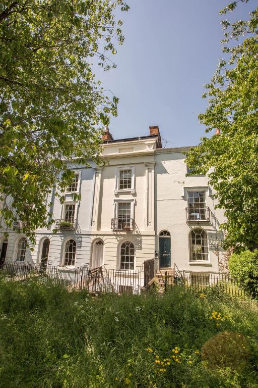 Cosy, Central Flat for up to 4 with Park View - Deluxe Double Room With Extra Bed