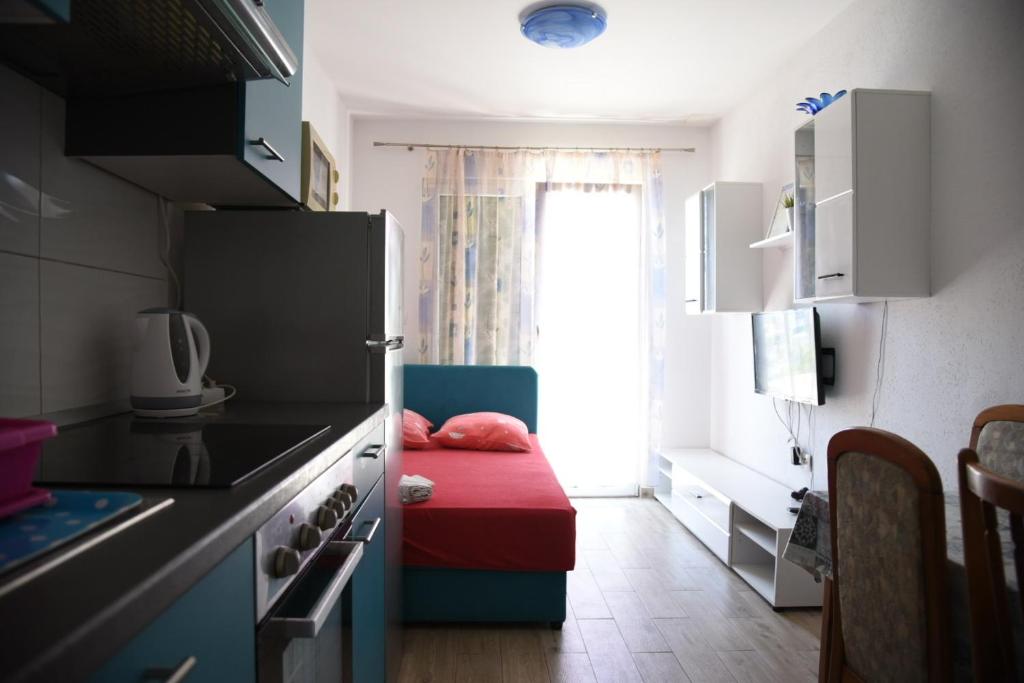 Kuchyň nebo kuchyňský kout v ubytování Apartments Pomalo