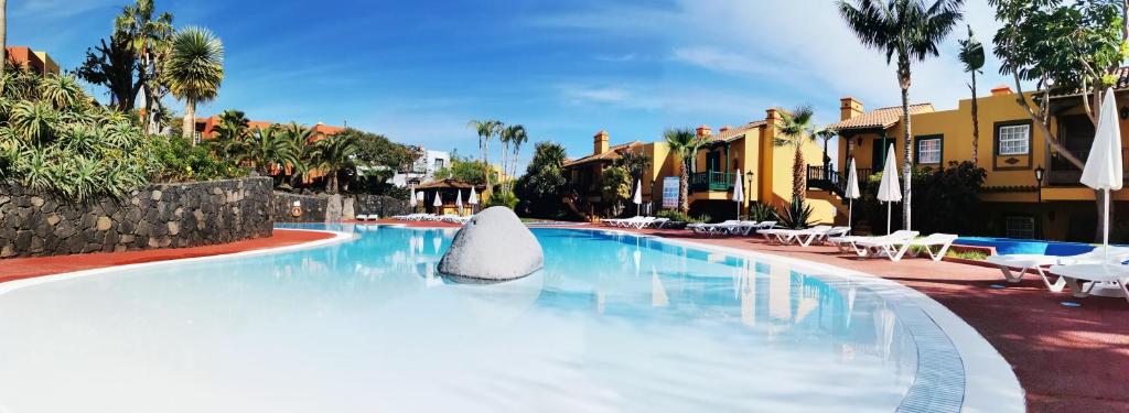 a pool at a resort with a large swimming pool at Apartamentos Oasis San Antonio in Los Cancajos