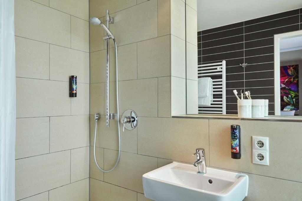 Holiday Inn - the niu, Fusion Hamburg St. Georg by IHG - Standard Queen Room
