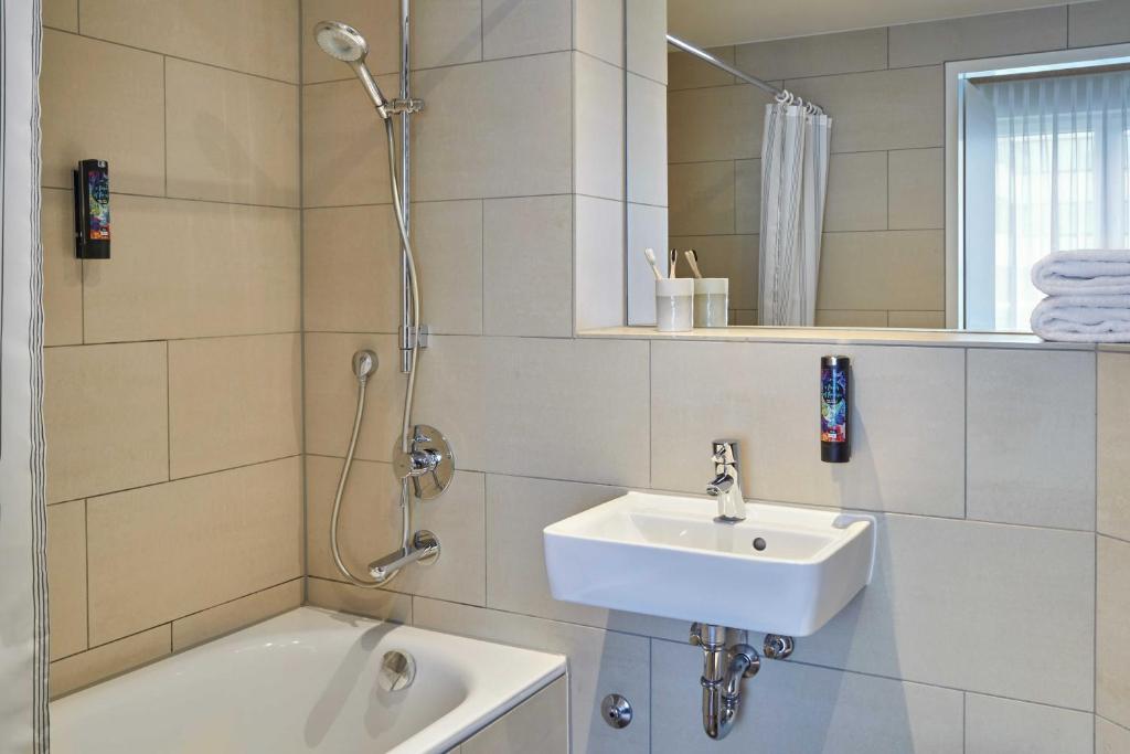 Holiday Inn - the niu, Fusion Hamburg St. Georg by IHG - Resim 29