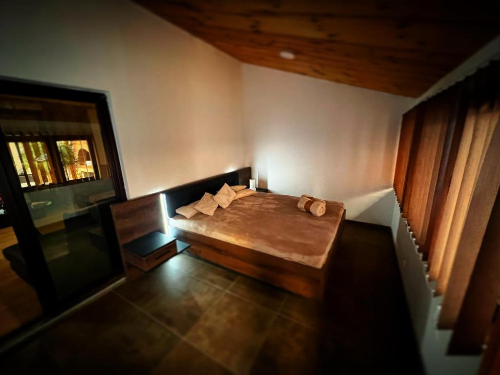 A bed or beds in a room at Muzzle House