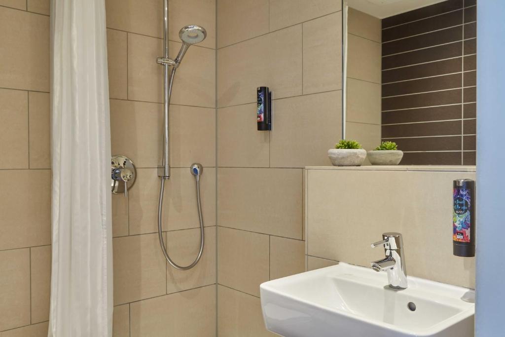 Holiday Inn - the niu, Fusion Hamburg St. Georg by IHG - Resim 30